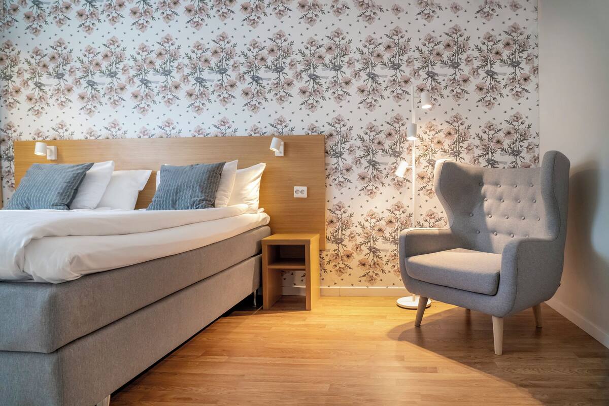 family room, 1 king bed with sofa bed (including a light evening meal) | 1 bedroom, desk, laptop workspace, blackout curtains