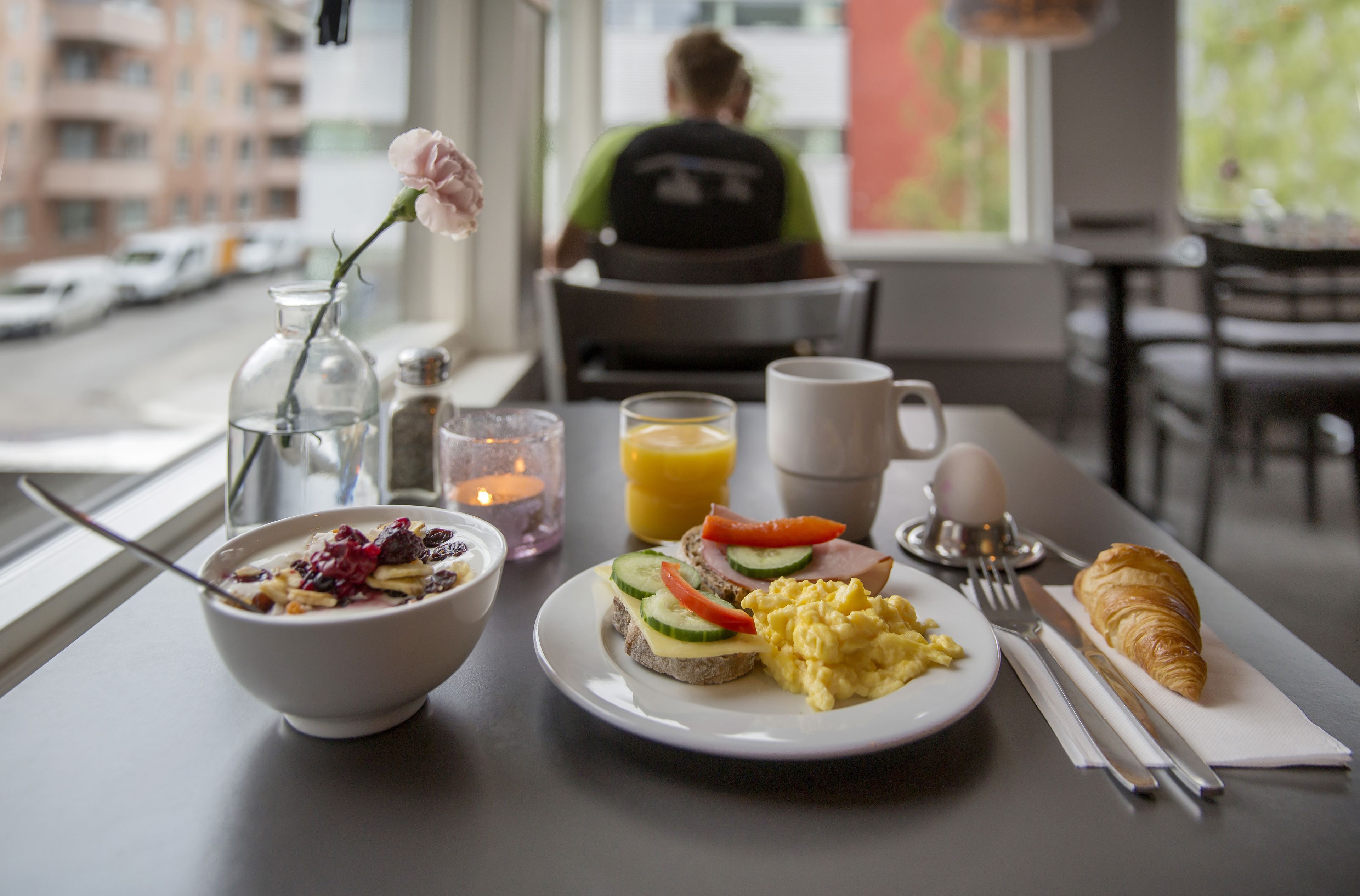 包含每日自助早餐