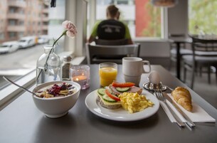 Free daily buffet breakfast