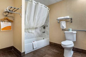Room, 1 Queen Bed, Accessible, Non Smoking | Premium bedding, desk, blackout curtains, iron/ironing board - Econo Lodge Oxford near Choccolocco Park (Oxford)