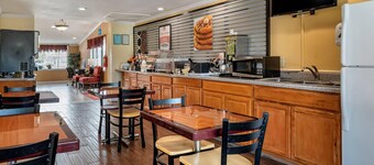 Econo Lodge Oxford near Choccolocco Park