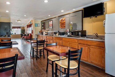 Econo Lodge Oxford near Choccolocco Park