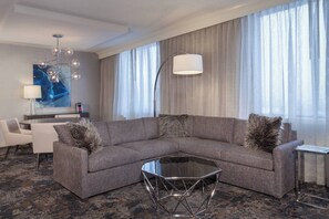 套房, 1 间卧室 | 客厅 | 49-英寸智能电视（配备有线频道）、电视、Netflix