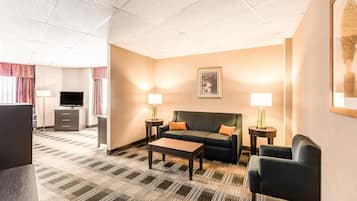 標準客房, 多張床, 非吸煙房 (2 Queen, 1 Person Sofa Bed) | 房內夾萬、書桌、手提電腦工作空間、熨斗/熨衫板