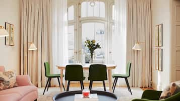 Minibar, coffres-forts dans les chambres, décoration personnalisée