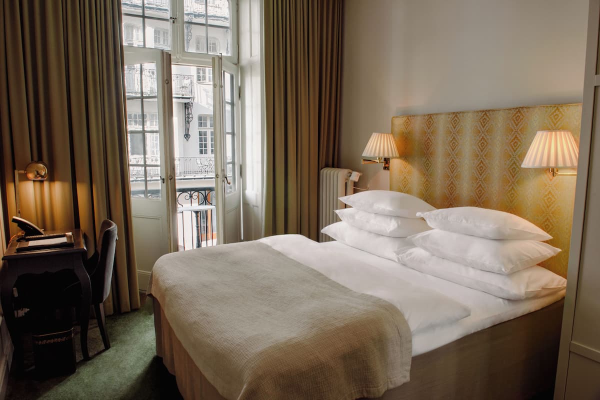 Superior Balcony Room | Minibar, in-room safe, individually decorated, desk