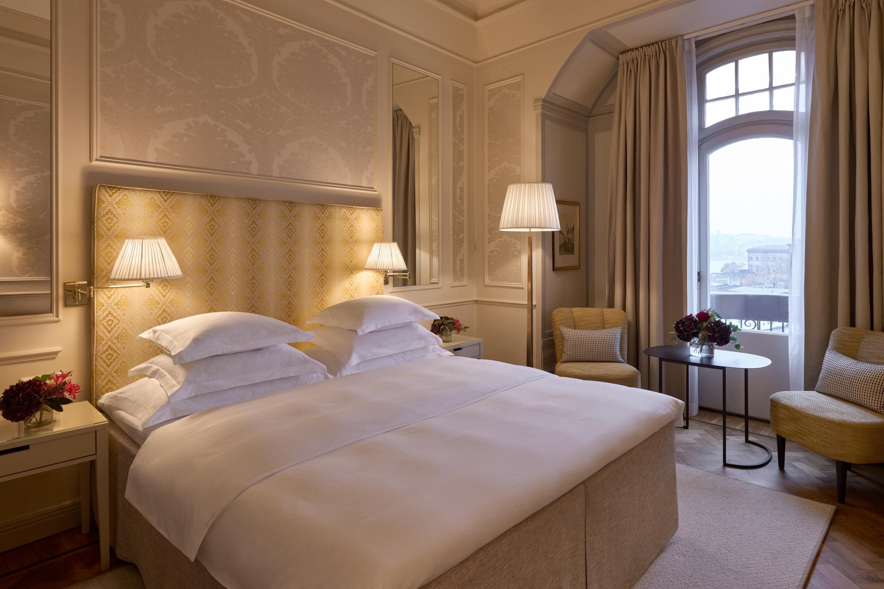 Deluxe Sea View Room | Minibar, värdeförvaringsskåp på rummet och individuell inredning