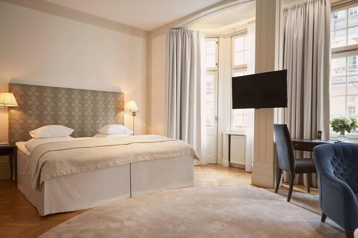 Executive Deluxe Room | 미니바, 객실 내 금고, 책상, 노트북 작업 공간