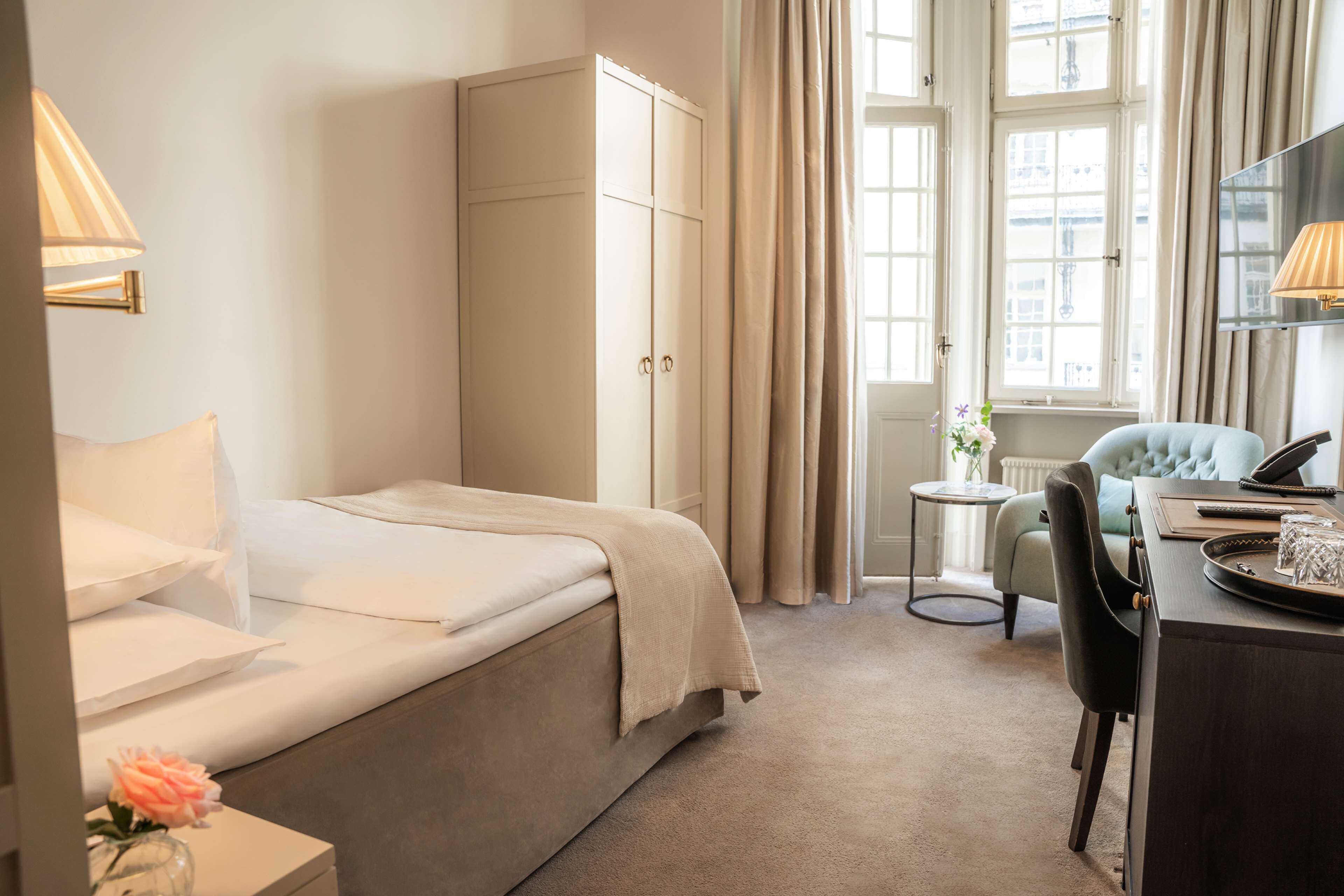 Standard Single Room | ミニバー、セーフティボックス (室内)、客室ごとに異なる装飾、デスク