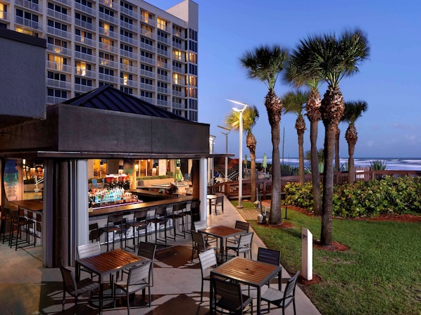 Breakfast, lunch served; American cuisine, beach views