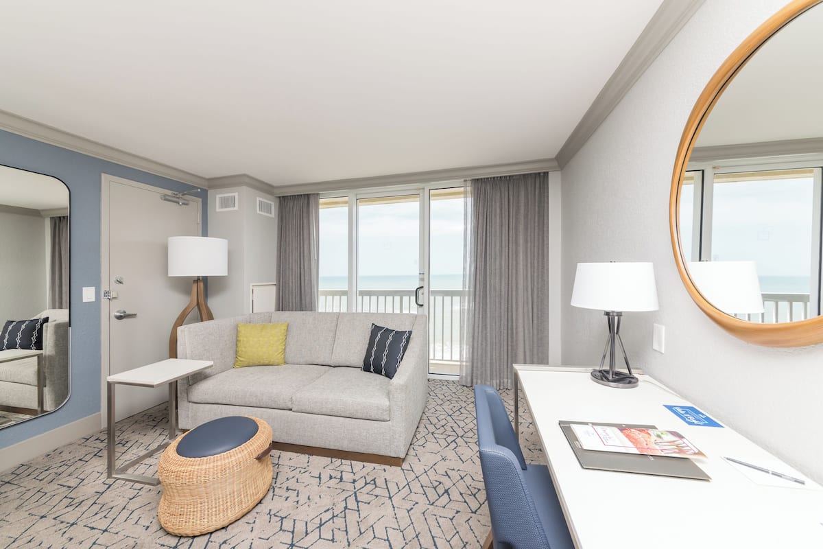 Rom, 1 kingsize-seng med sovesofa, havutsikt | Sengetøy av topp kvalitet, dundyner, safe på rommet og skrivebord