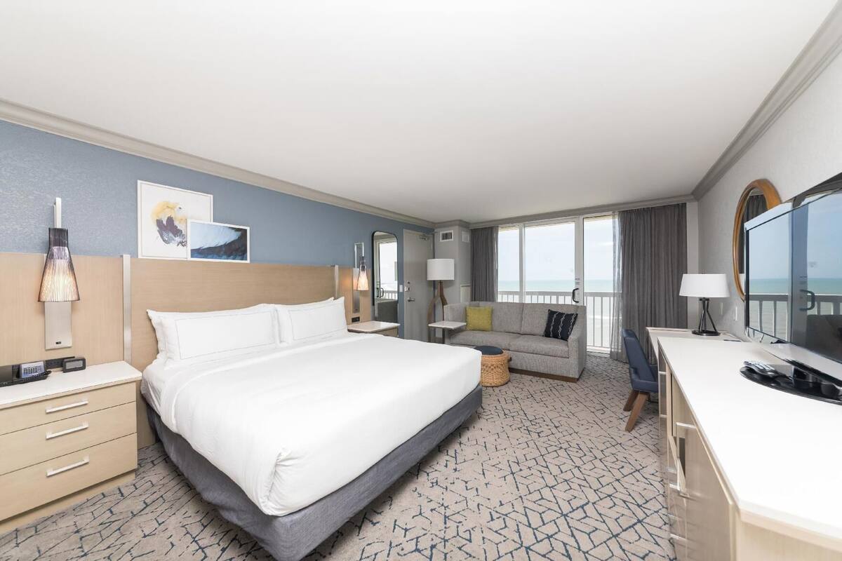 Premium bedding, down comforters, in-room safe, desk