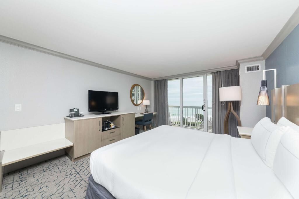 Premium bedding, down comforters, in-room safe, desk