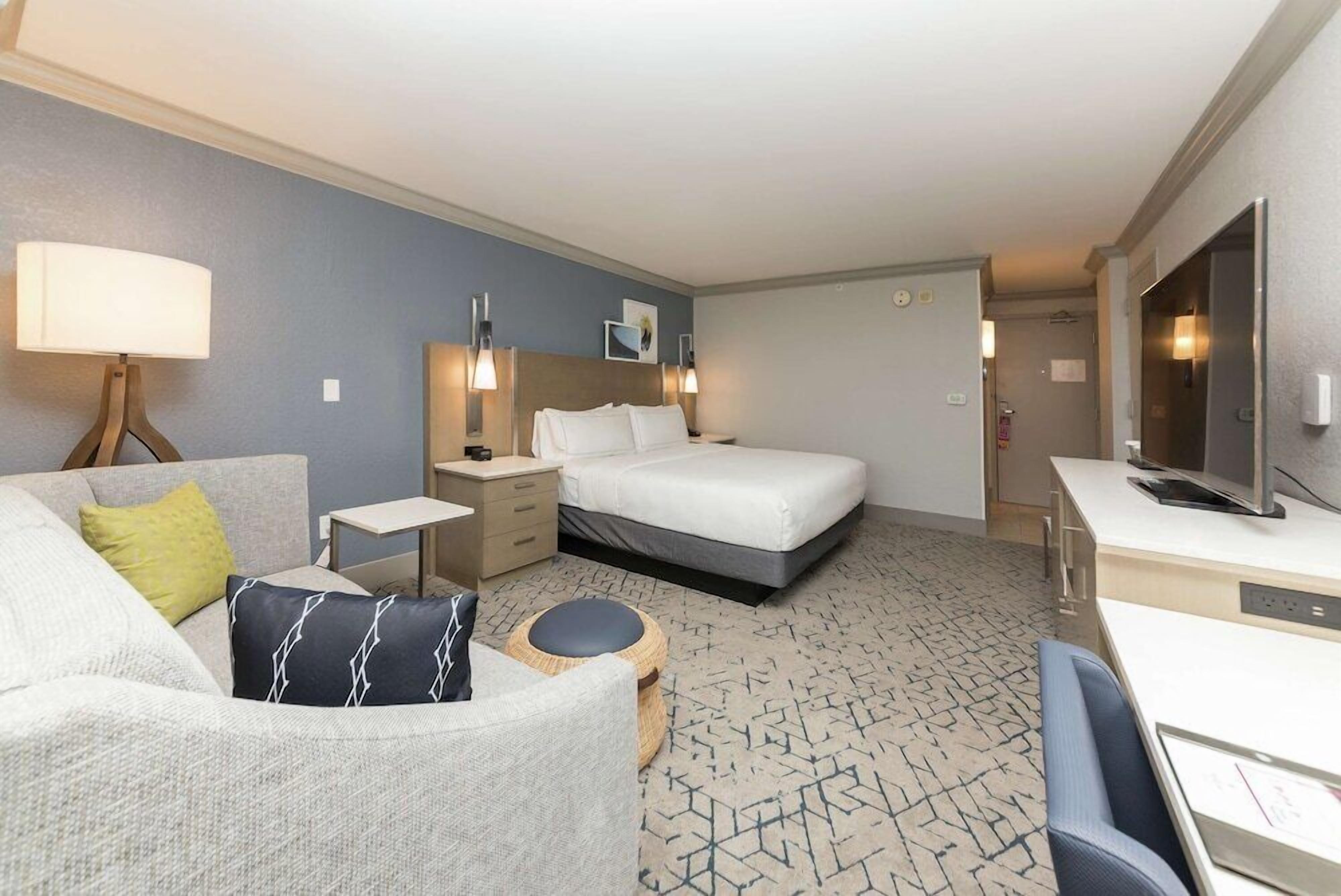Premium bedding, down comforters, in-room safe, desk