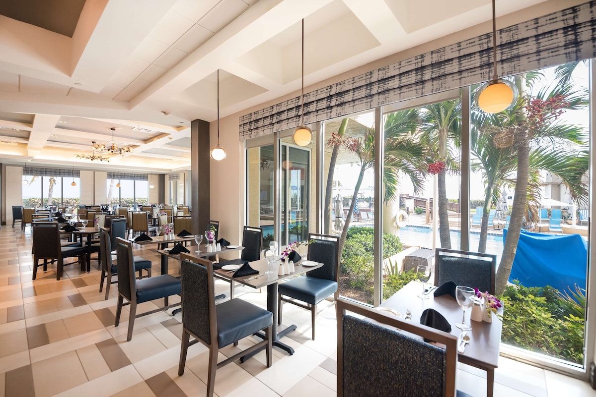 Breakfast, lunch served; American cuisine, beach views