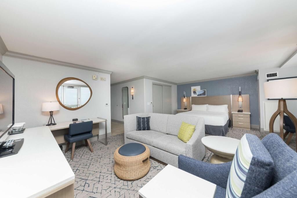 Premium bedding, down comforters, in-room safe, desk