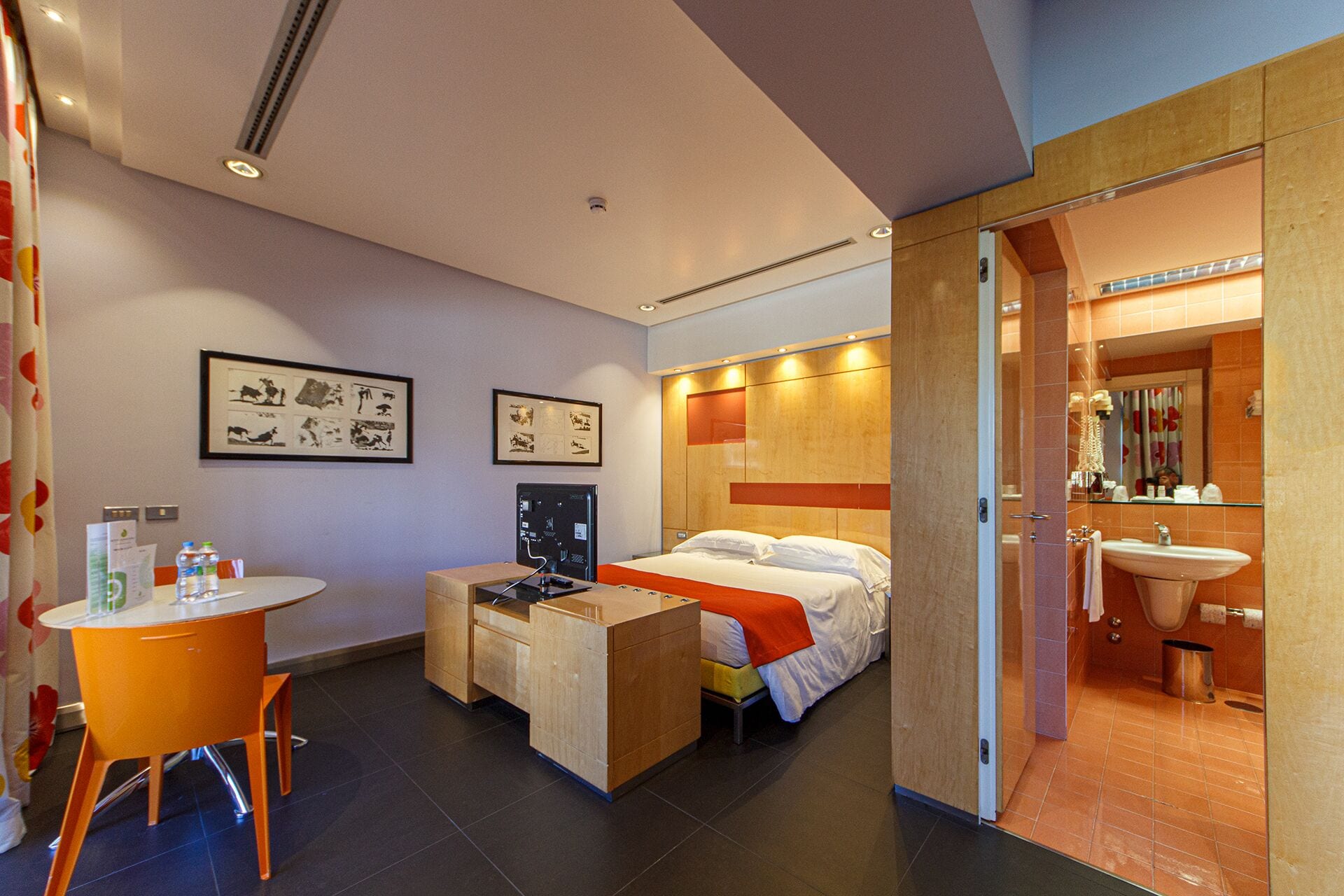 suite junior con moquette o pavimento | terrace/patio