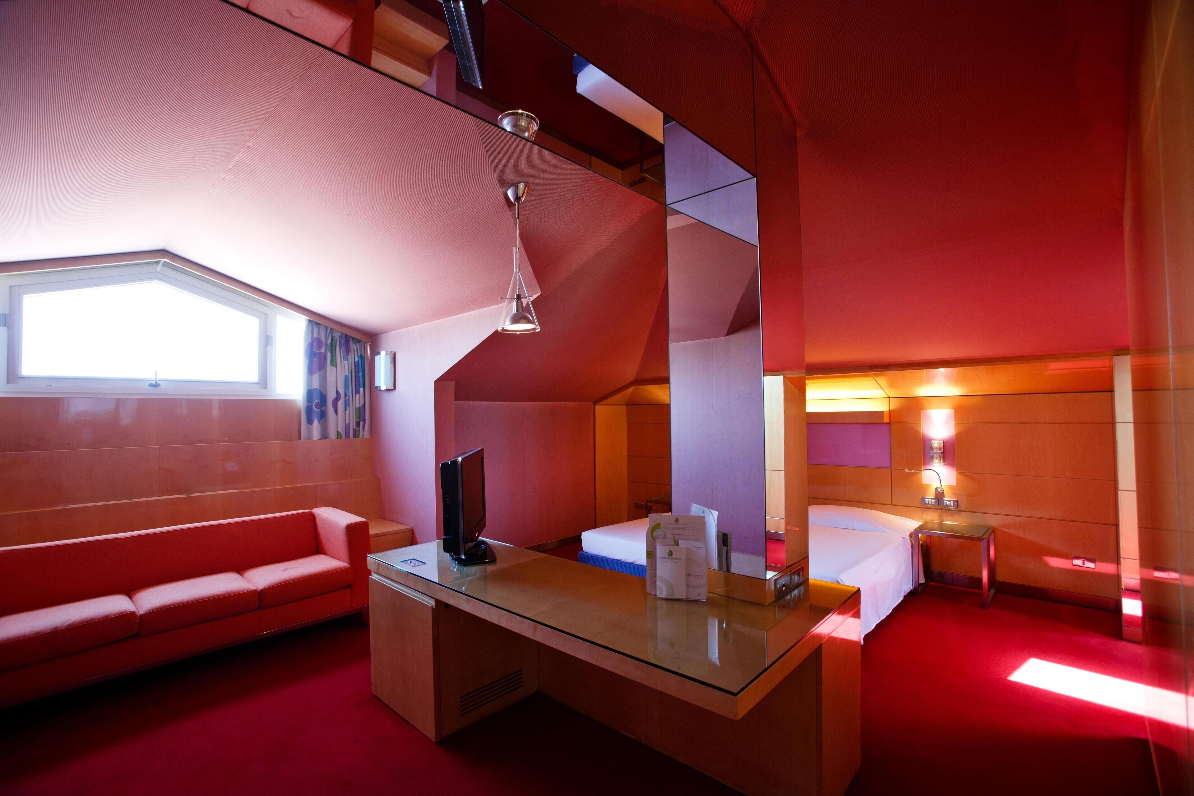 In-room safe, desk, soundproofing, free WiFi