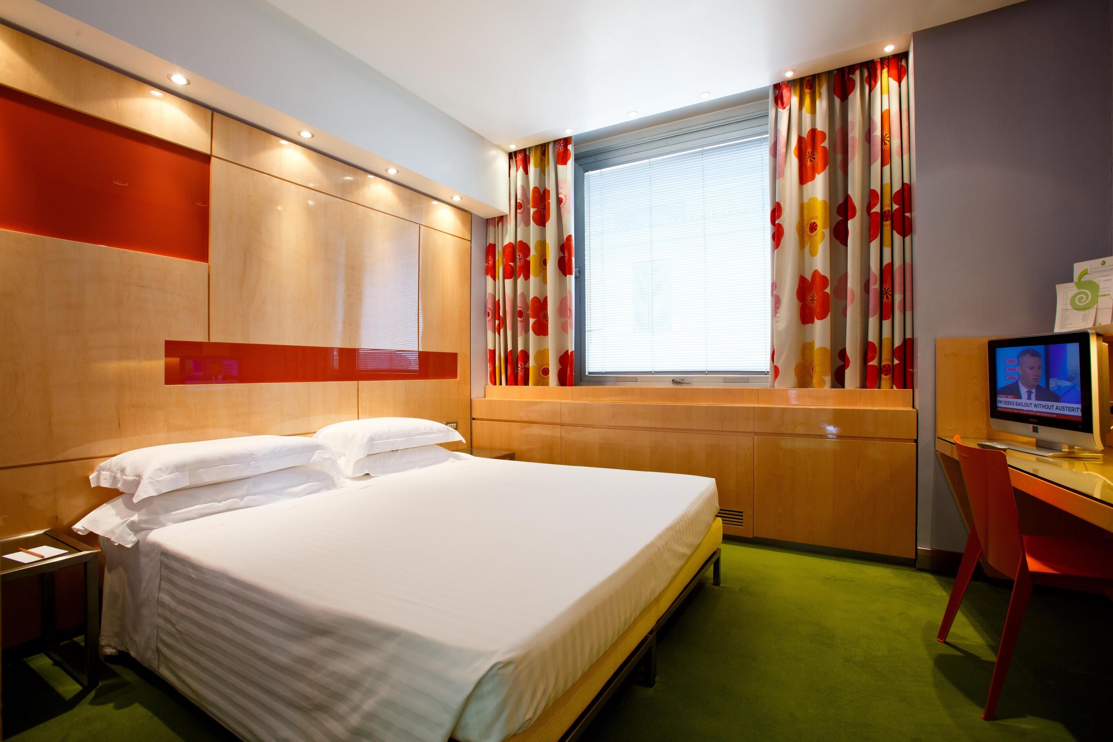 In-room safe, desk, soundproofing, free WiFi