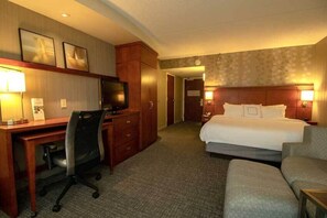 Senior Room | Hypo-allergenic bedding, pillowtop beds, desk, laptop workspace