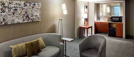 Ropa de cama hipoalergénica, colchones con pillow-top y escritorio