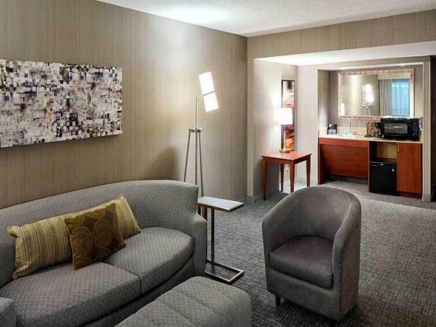 Ropa de cama hipoalergénica, colchones con pillow-top y escritorio