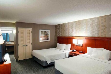 Family Room | Hypo-allergenic bedding, pillow-top beds, desk, laptop workspace