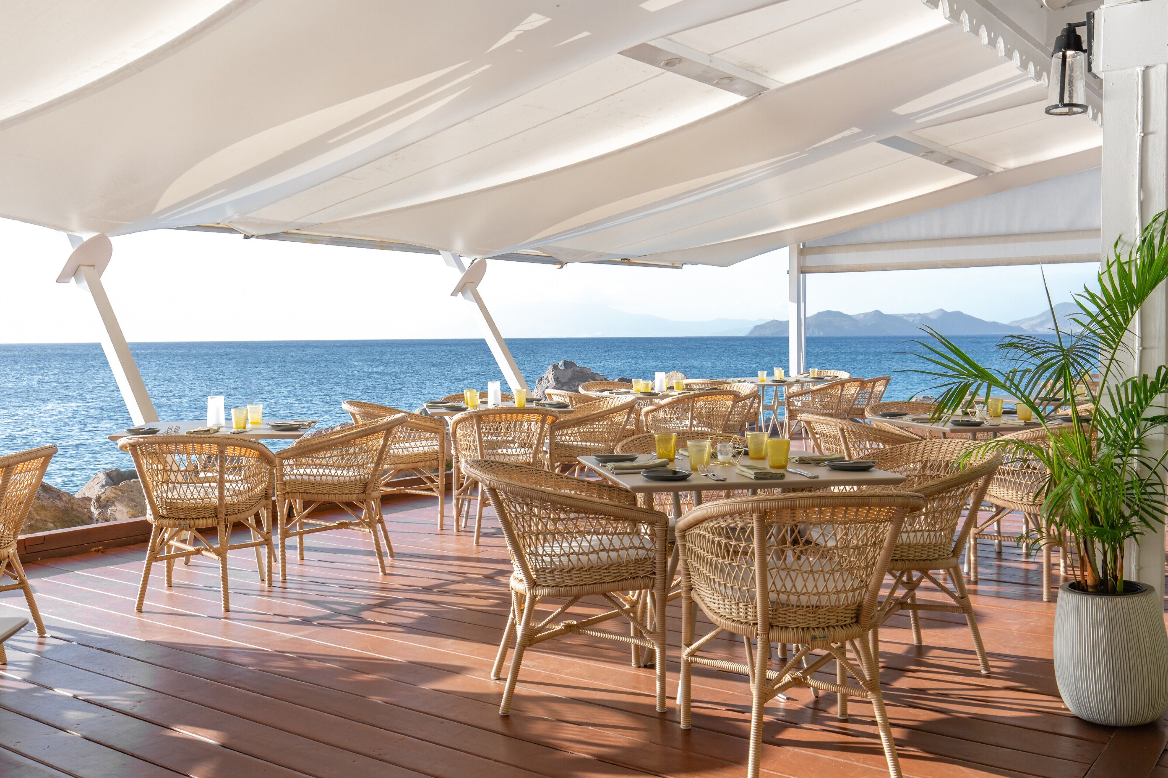 4 restaurants, breakfast, lunch, dinner served; Caribbean cuisine