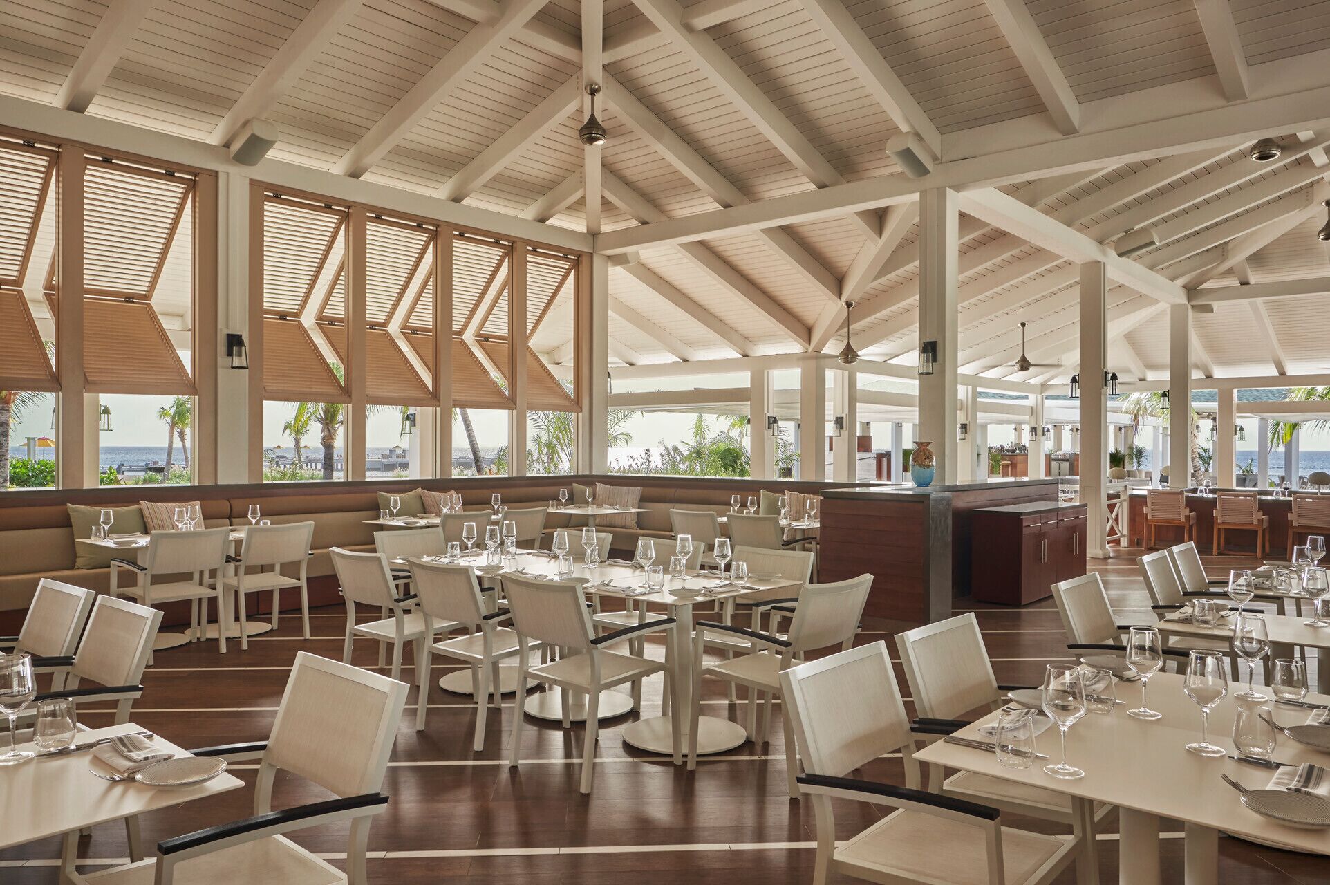 4 restaurants; breakfast, lunch and dinner served 