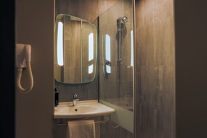 Ensemble douche/baignoire, articles de toilette écologiques