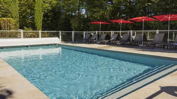 Kolam renang outdoor musiman