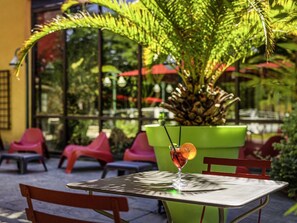 Déjeuner et dîner servis sur place, restauration en plein air