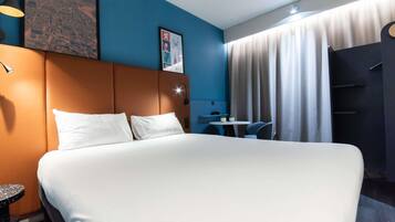 Ropa de cama de alta calidad y escritorio