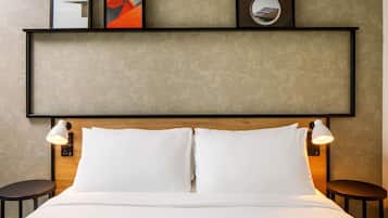 Habitación, 2 camas dobles | Ropa de cama hipoalergénica, caja fuerte, escritorio y wifi gratis