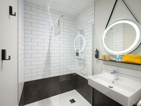 Room, 2 Double Beds | Hypo-allergenic bedding, in-room safe, desk, free WiFi. ibis Falaise Coeur de Normandie