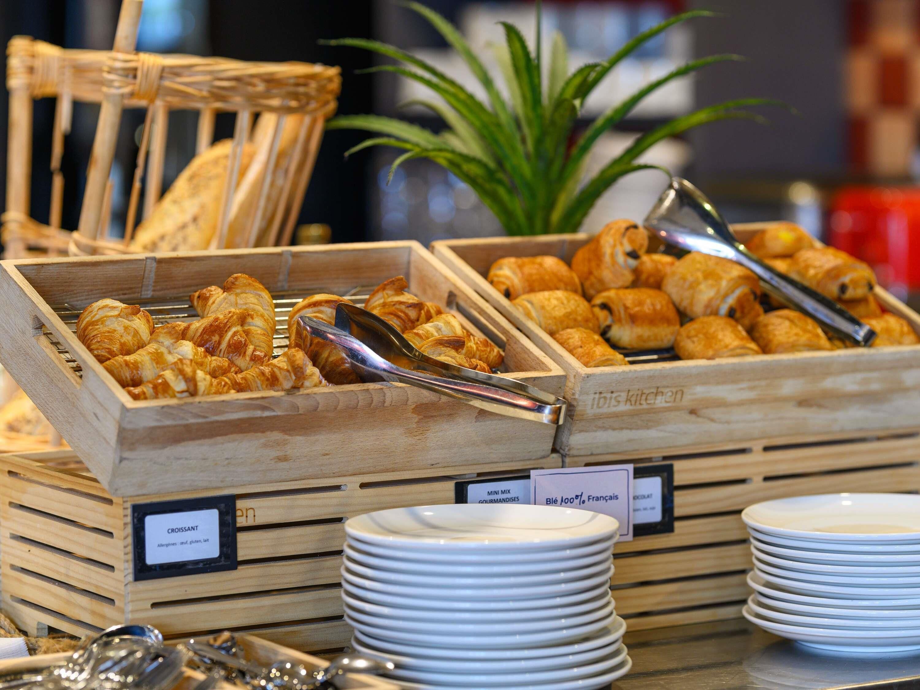 Daily buffet breakfast for a fee