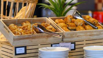 Daily buffet breakfast for a fee