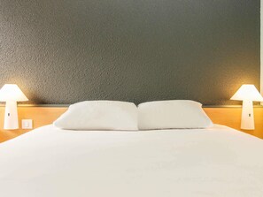 Chambre Standard, 1 lit double | Literie hypoallergénique, coffres-forts dans les chambres, bureau