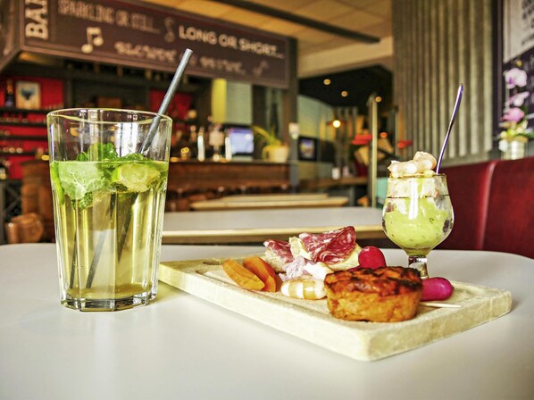 Bar (in der Unterkunft)