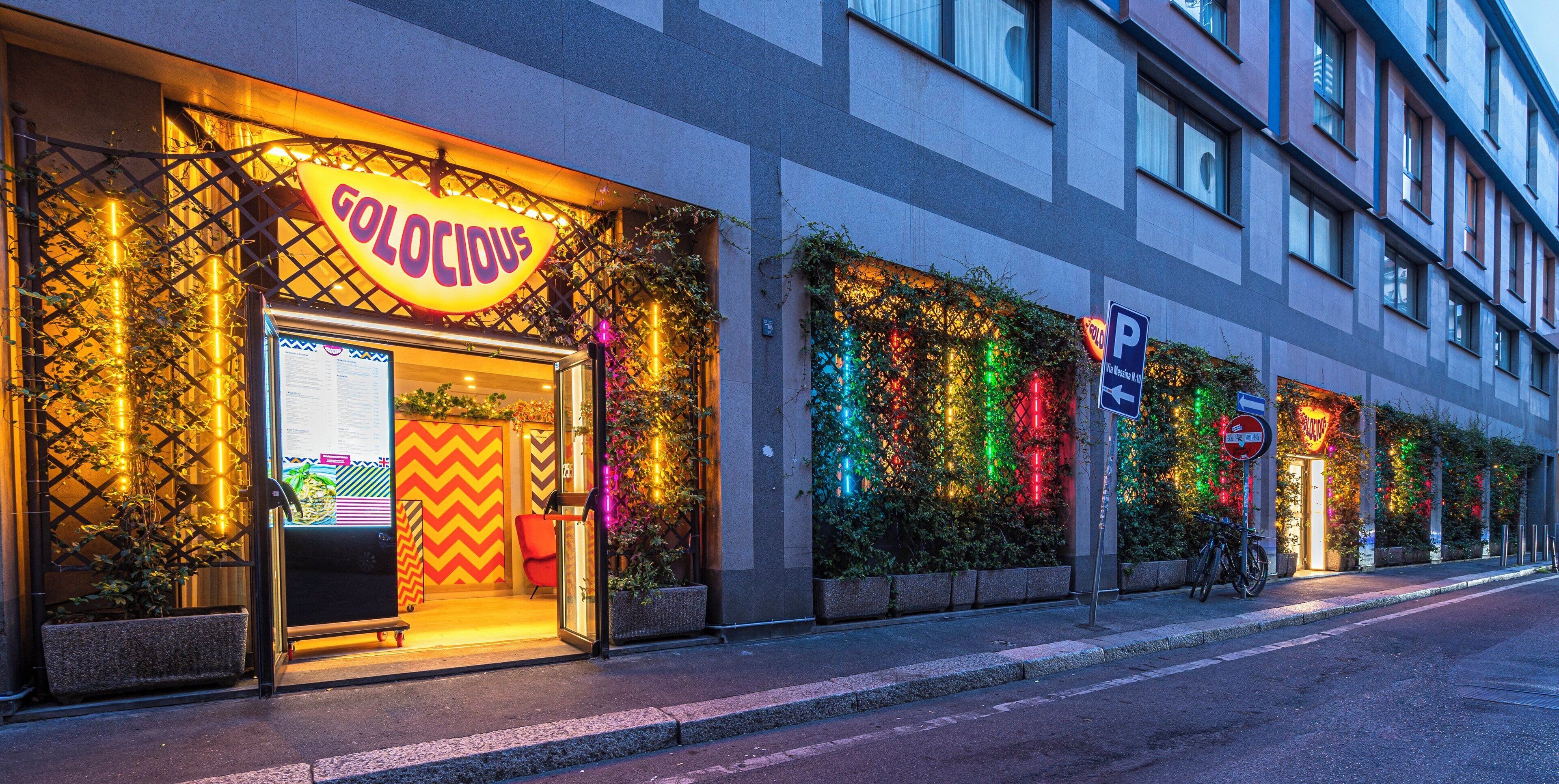 breakfast, lunch, dinner served; international cuisine