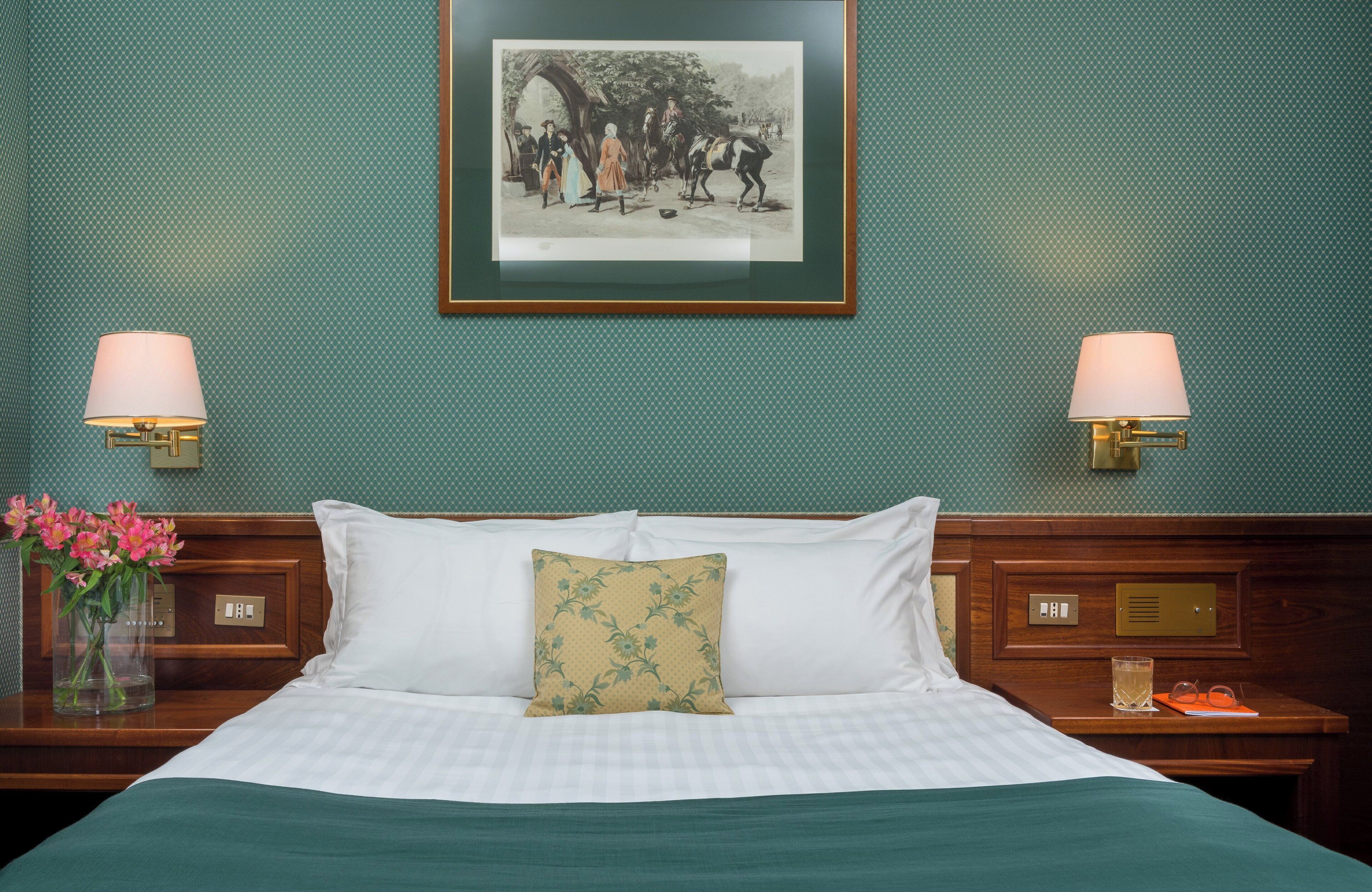 comfort room | minibar, in-room safe, individually furnished, desk