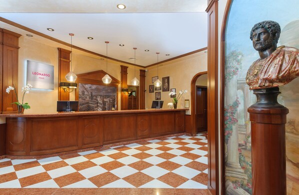 Reception - Leonardo Hotel Milan City Center (Milan)