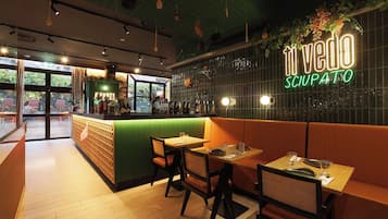 Frokost, lunsj og middag serveres, internasjonale retter