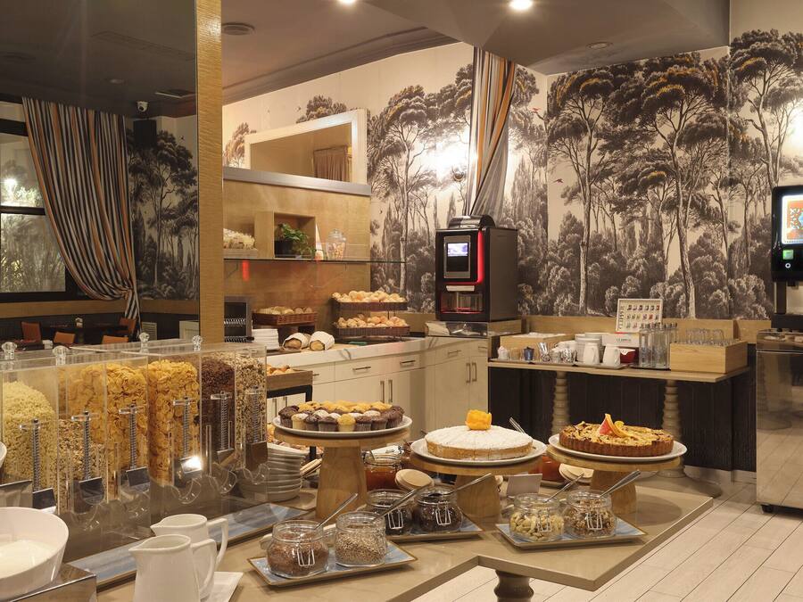 Daily buffet breakfast for a fee