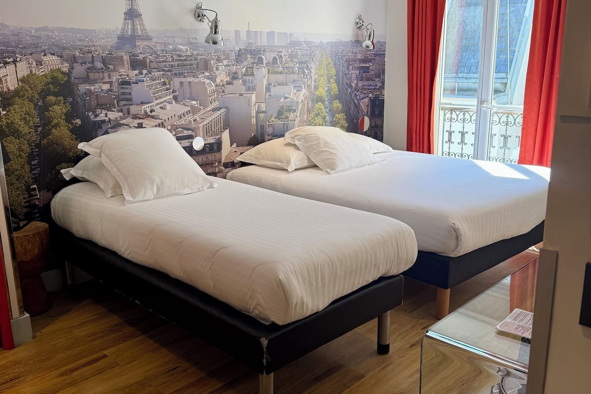 Classic Triple Room | 1 bedroom, minibar, in-room safe, individually furnished