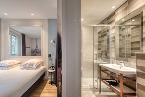 Twin room with arc de triomphe view | Minibar, in-room safe, individually furnished, desk - Stella (Paris)