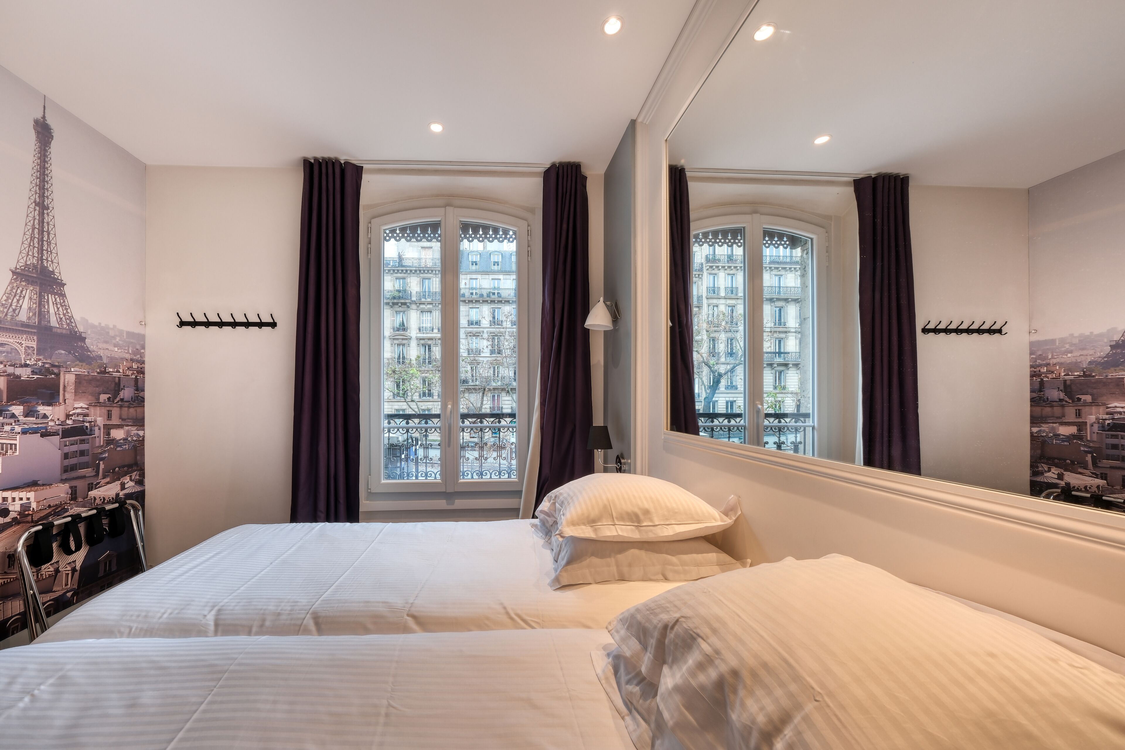 classic twin room | 1 bedroom, minibar, in-room safe, individually furnished