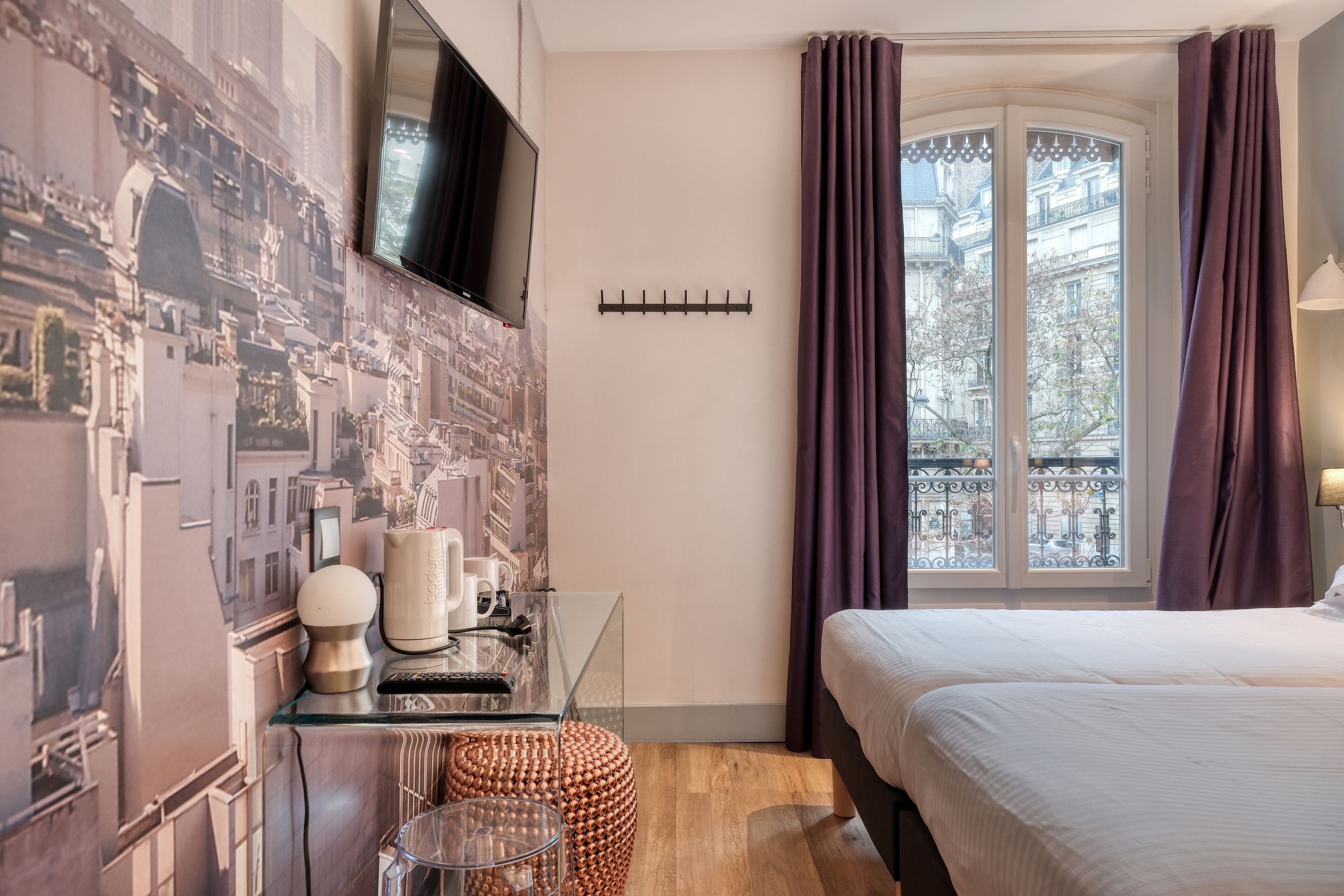 classic twin room | 1 bedroom, minibar, in-room safe, individually furnished