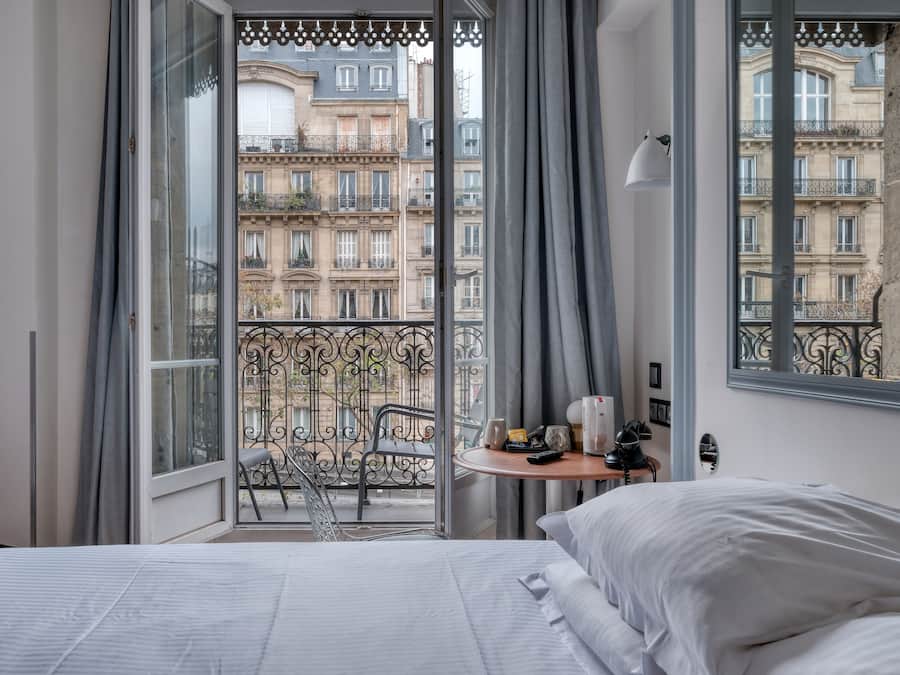 Quarto casal luxo | Frigobar, cofres nos quartos, individualmente mobiliados, escrivaninha