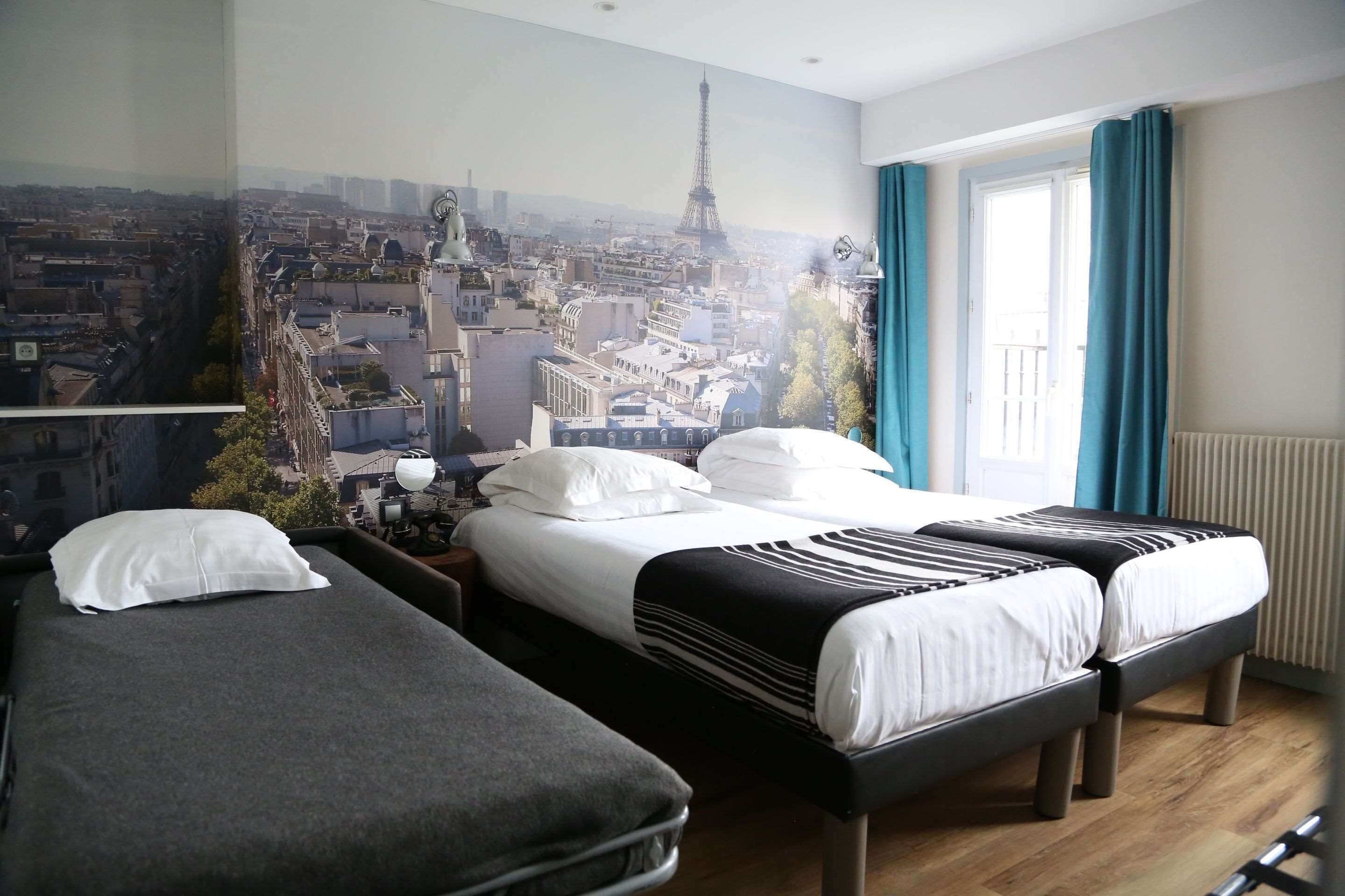 Een minibar, een kluis op de kamer, individueel gemeubileerd, een bureau